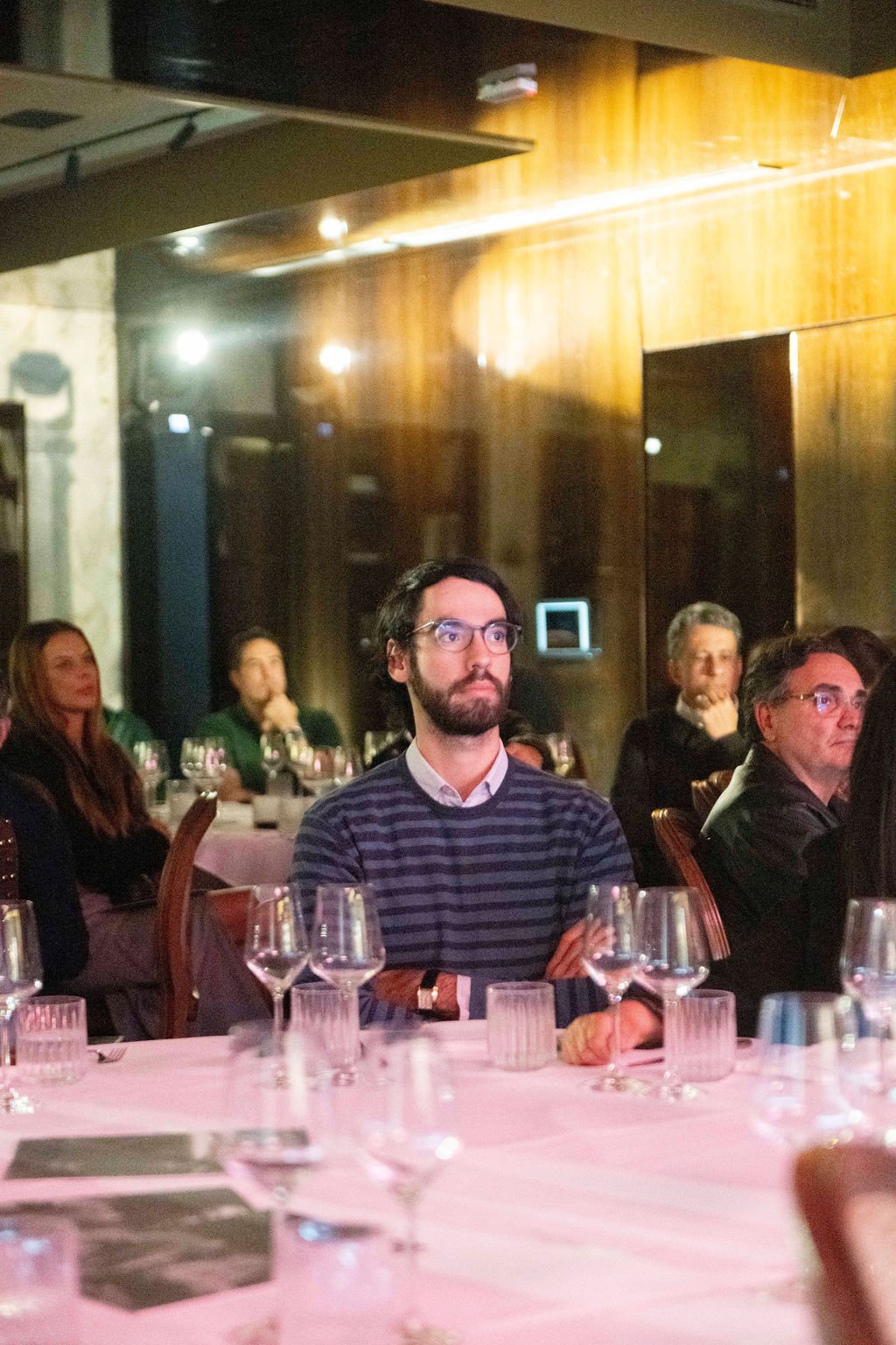 Convidados durante o jantar de apresentação