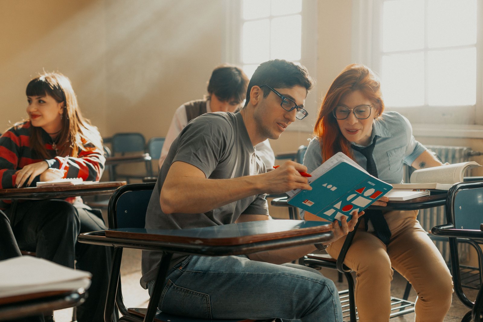 Estudantes do ensino médio em sala de aula